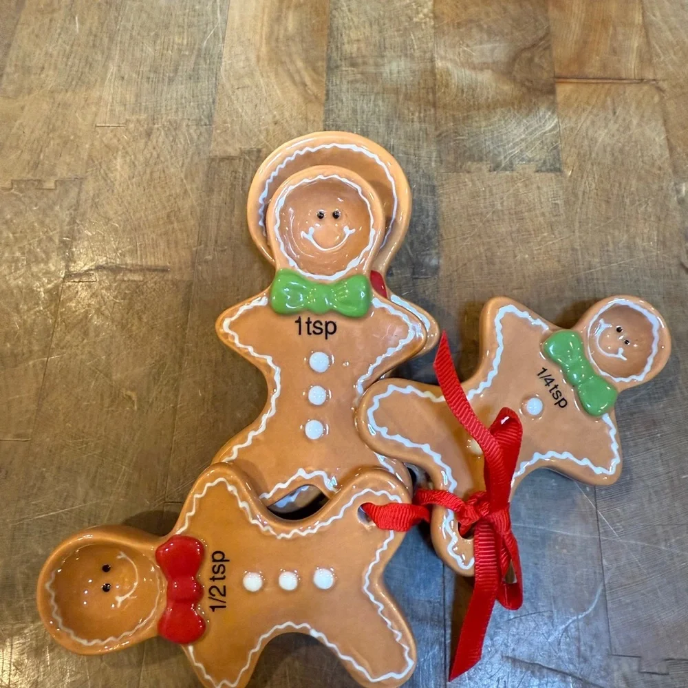 Pier 1 Imports Gingerbread Man Ceramic Measuring Spoons Set Christmas Holiday
